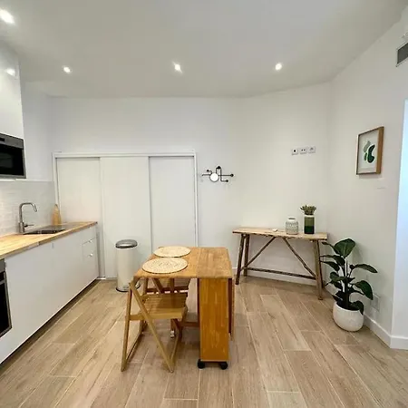 Daire Cute 2 Mins From *