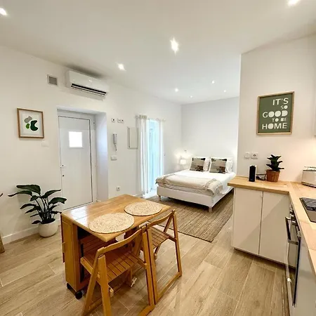 Cute 2 Mins From 公寓 *